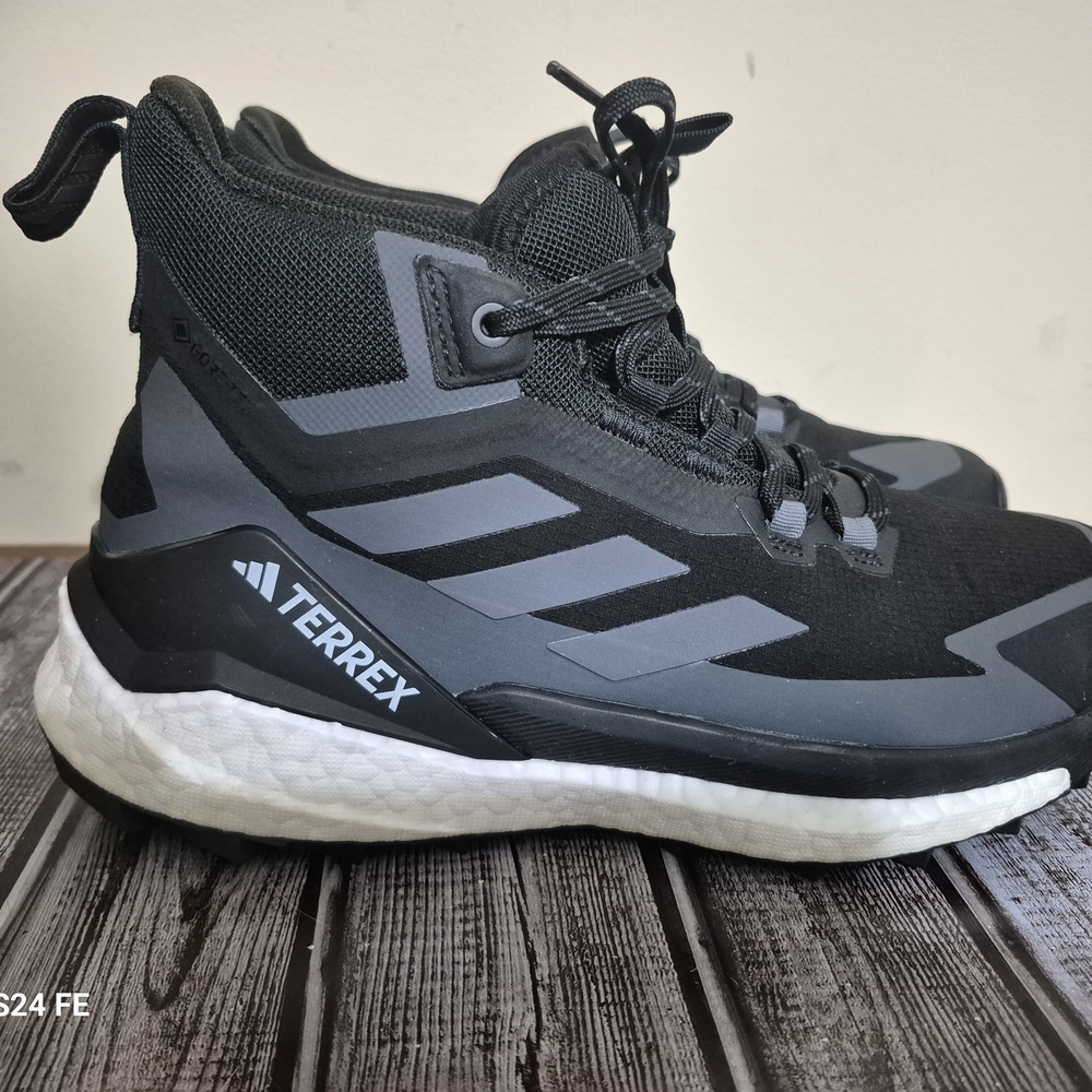 Adidas Terrex Mid Top Hiking Trail Shoes with Goretex. Black. Mens Size 8.5